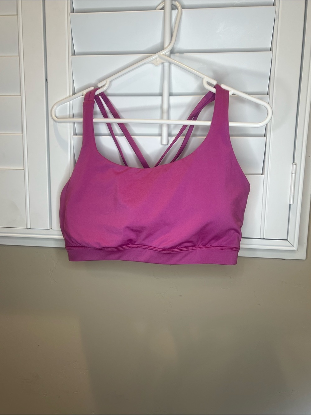 Lululemon Women’s Energy Sports Bra Medium Support- Magenta Pink
